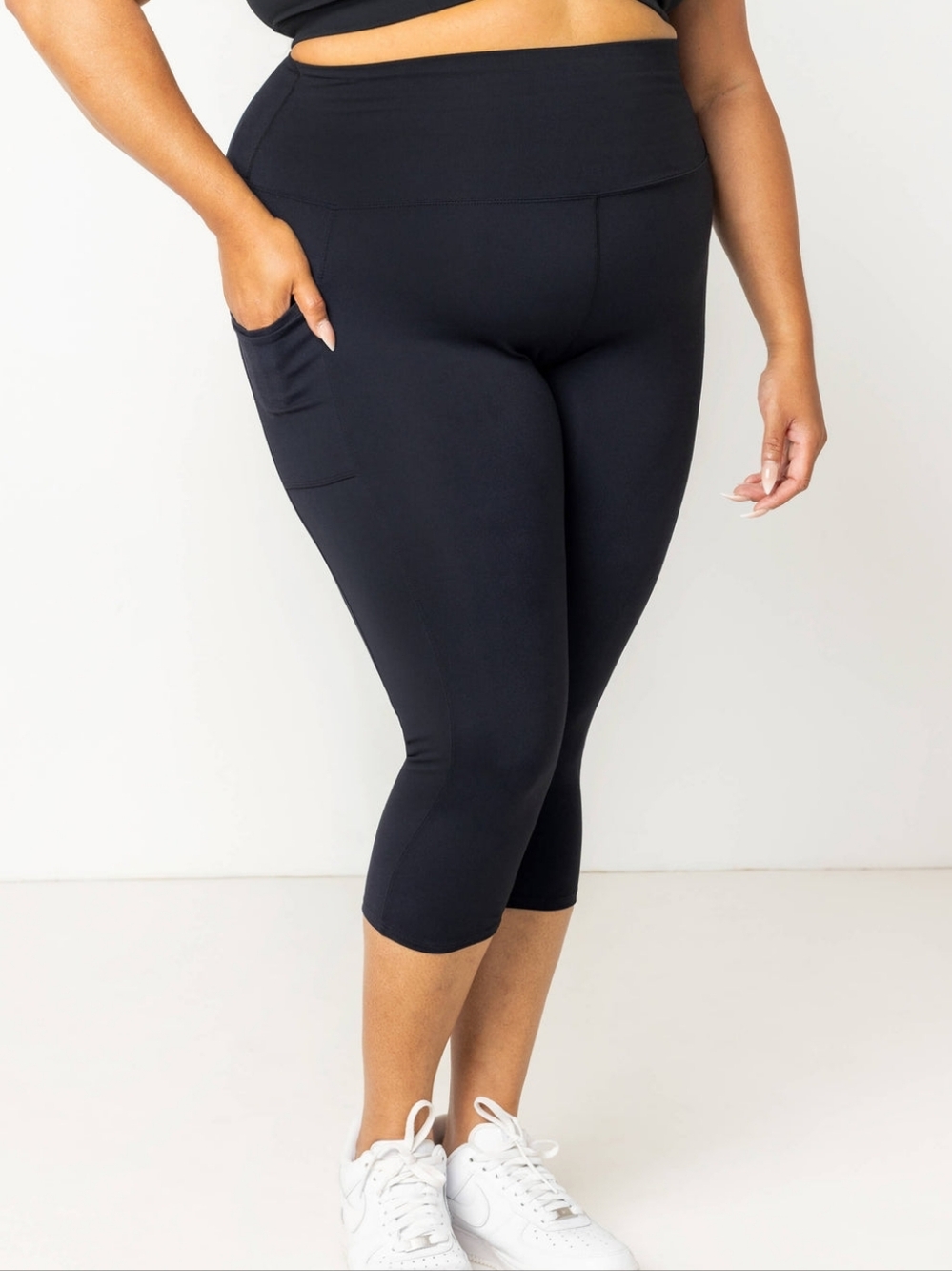 Superfit Hero XL Plus-Size Black Capri Workout Leggings with Side Pocket